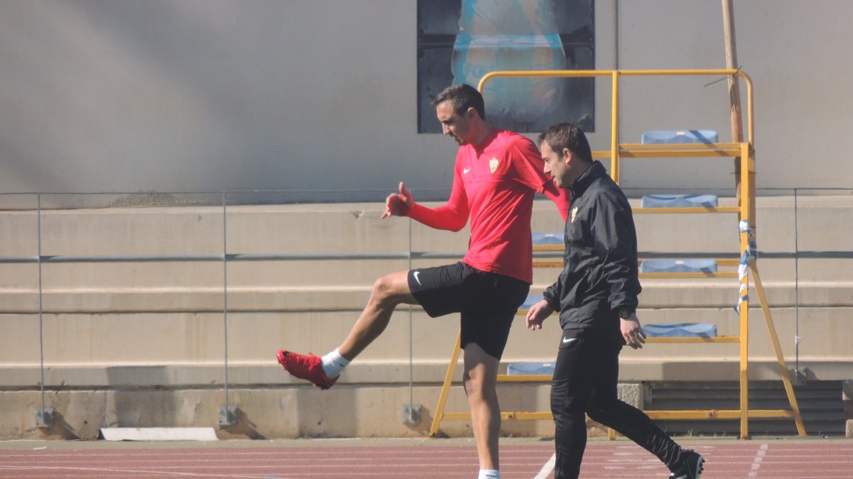 Caballero y el readaptador Félix Vicente.