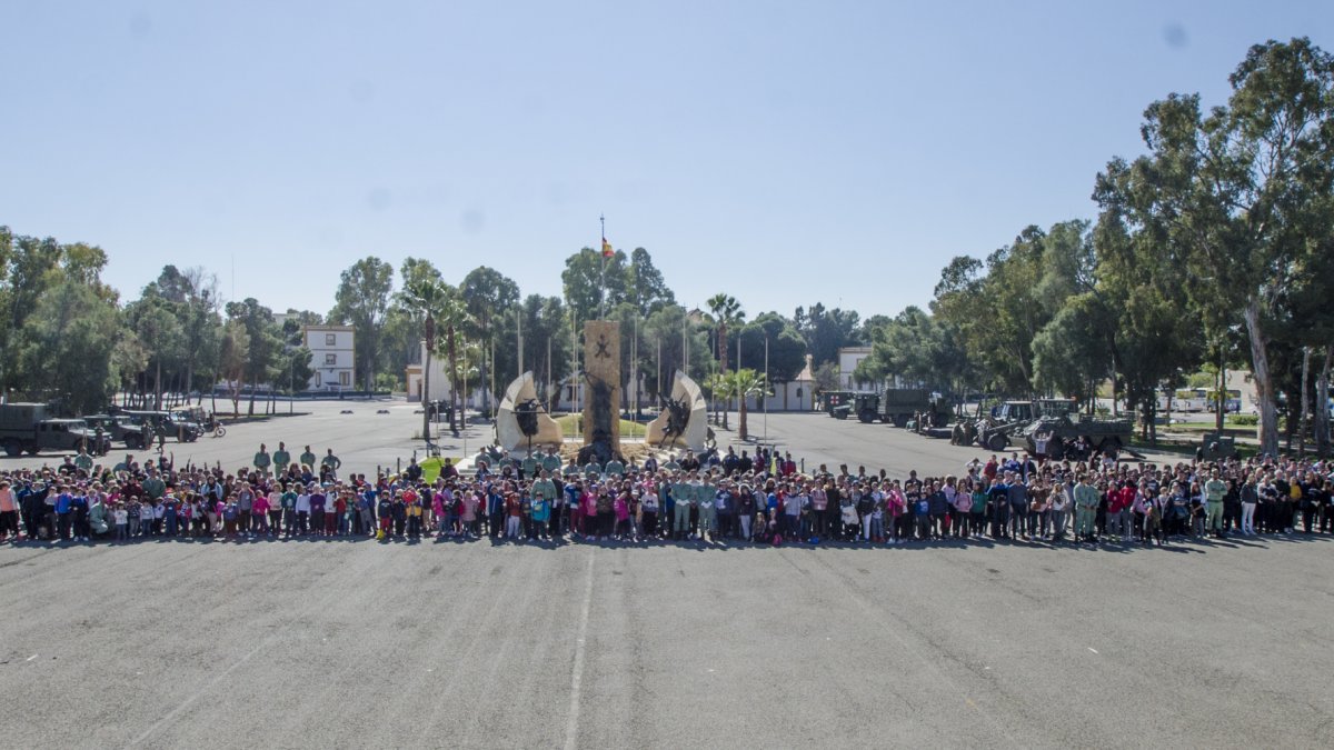 Foto de familia con el general Juan Jesús Martín Cabrero