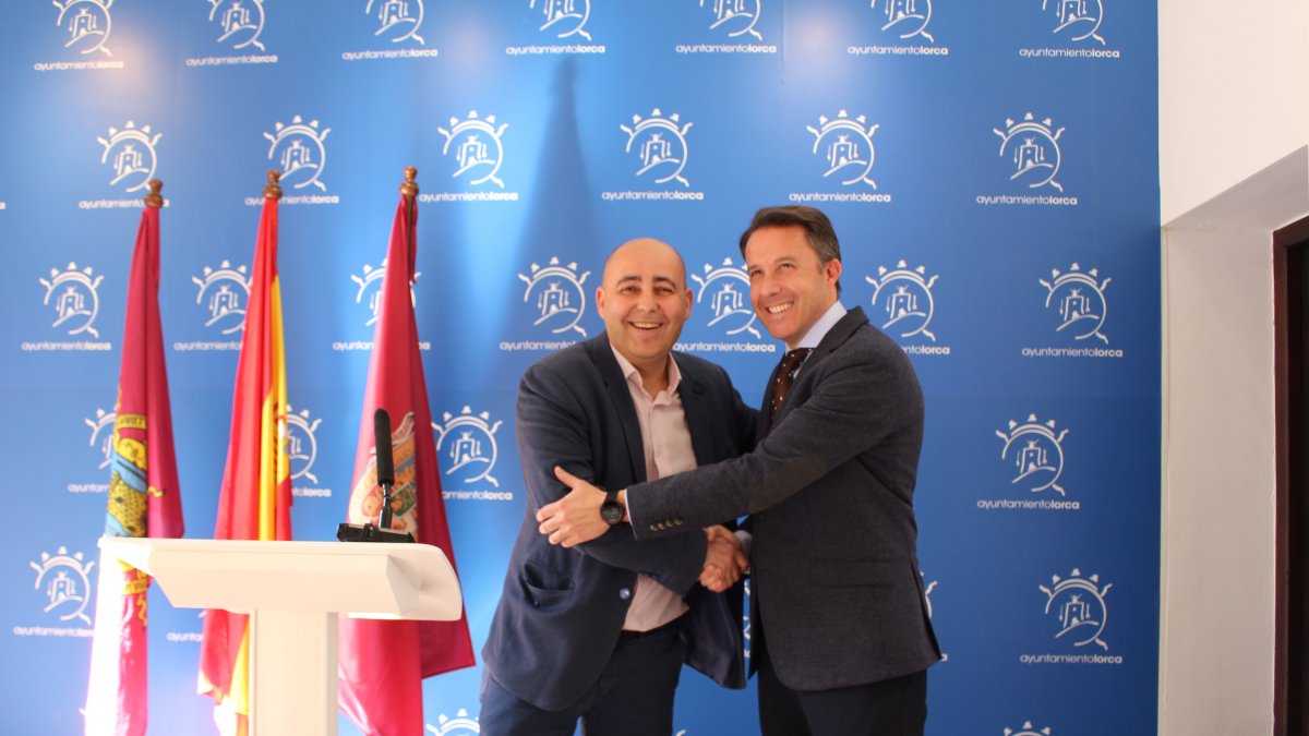 El alcalde de Huércal-Overa (izquierda) , Domingo Fernández, junto al de Lorca.