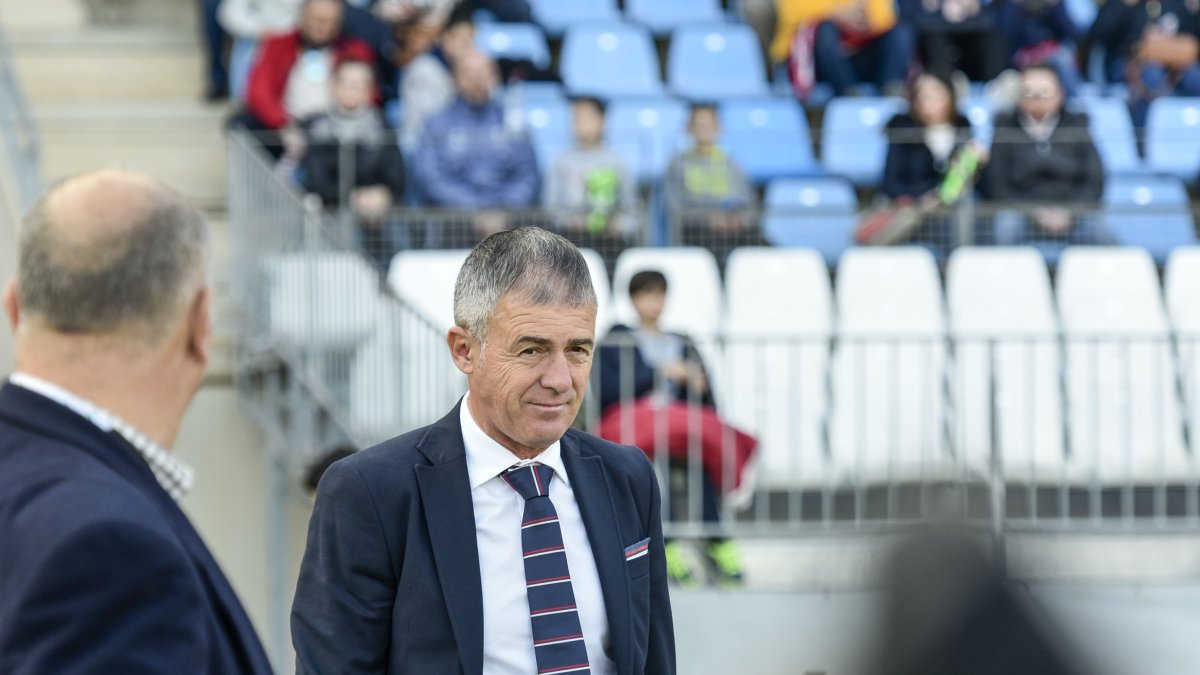 Lucas Alcaraz saliendo de vestuarios.