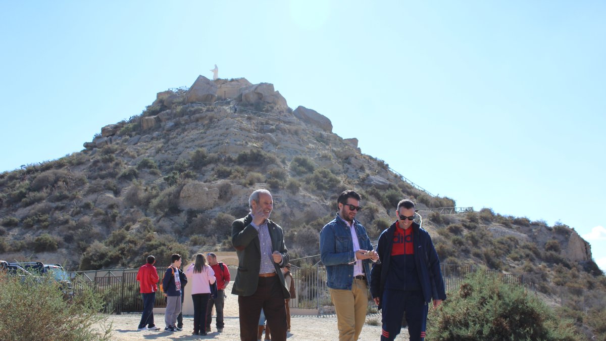 El alcalde de Vera, Félix López, y el arquitecto Gerardo Úbeda, durante la visita al Espíritu Santo.