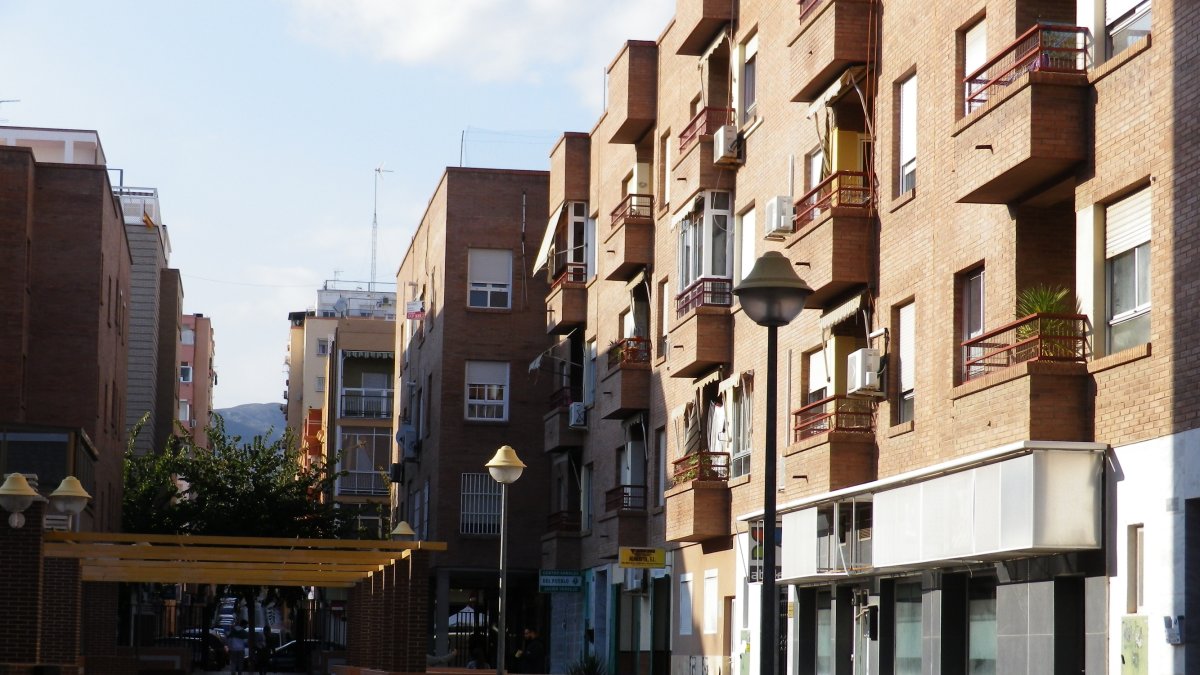 La plaza de la Cartagenera debe su nombre a una antigua fábrica que se ubicaba en el mismo lugar.