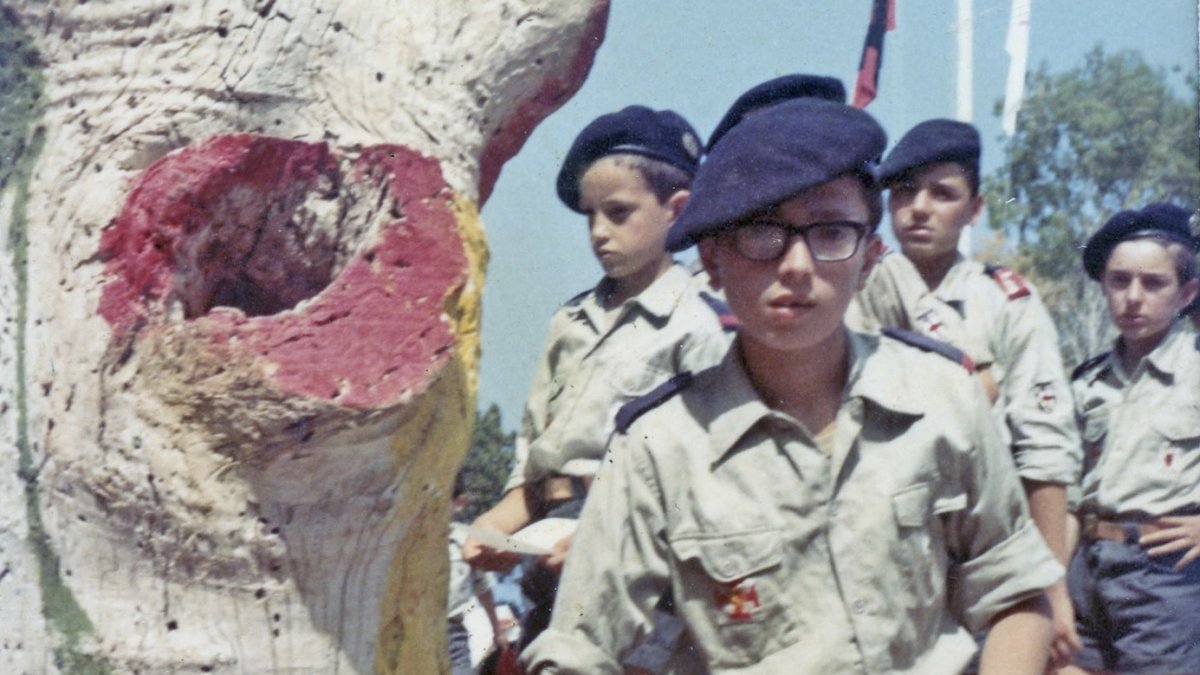 Un grupo de niños de la OJE en una de las acampadas que entonces se hacían en el campamento Juan de Austria de Aguadulce en los meses de verano. La i