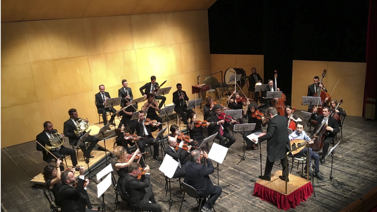 Orquesta Eu-Terpe durante su actuación en Italia.