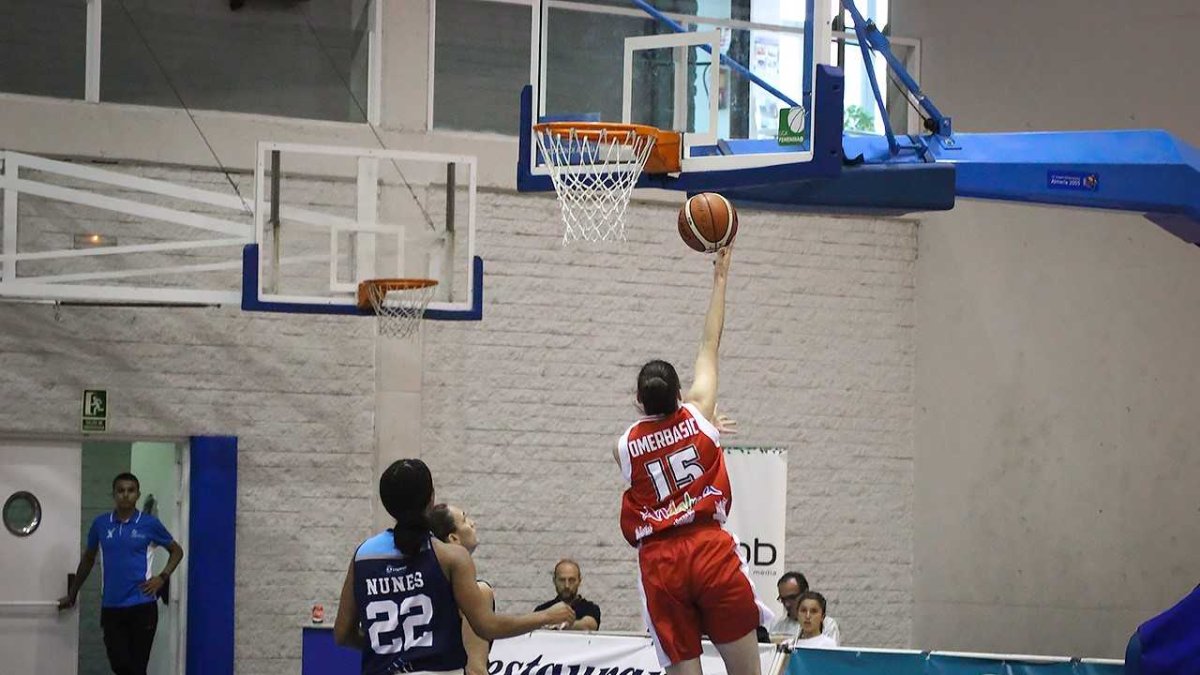 Las almerienses contarán con el cariño de los veratenses.