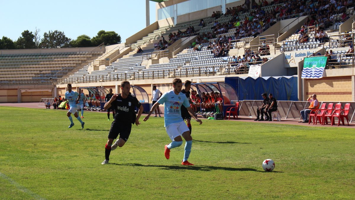 Alfonso en una acción de ataque en Santo Domingo.