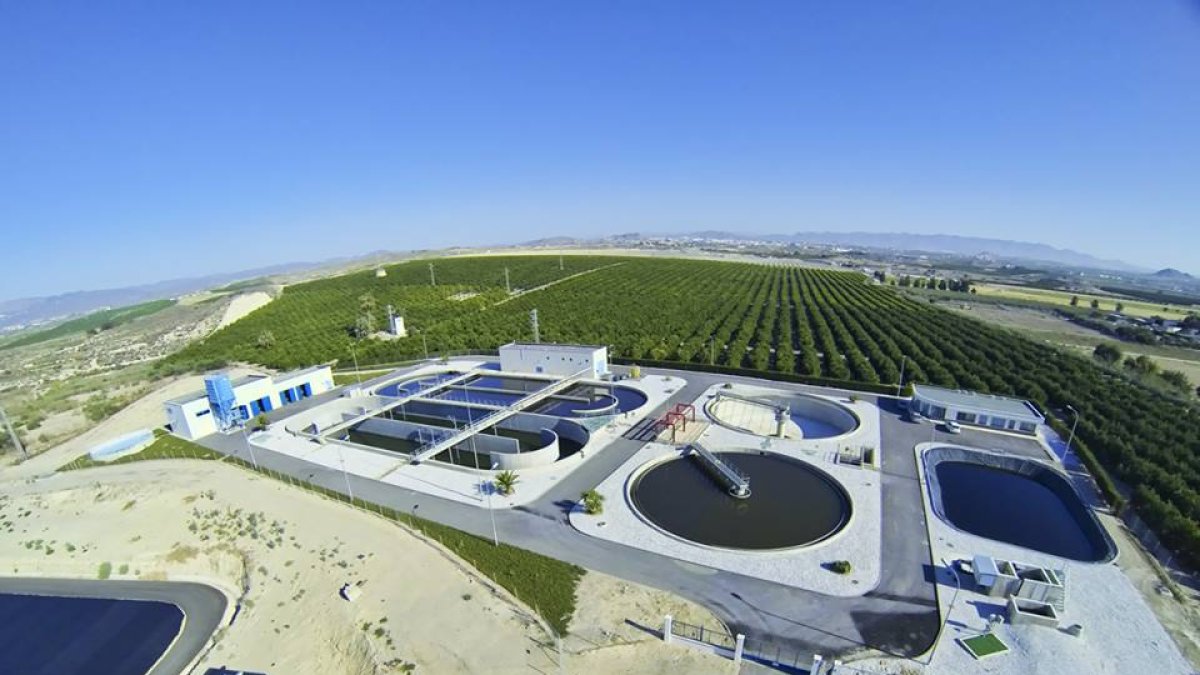 El pliego recomienda el uso de la depuradora de Codeur en Vera.