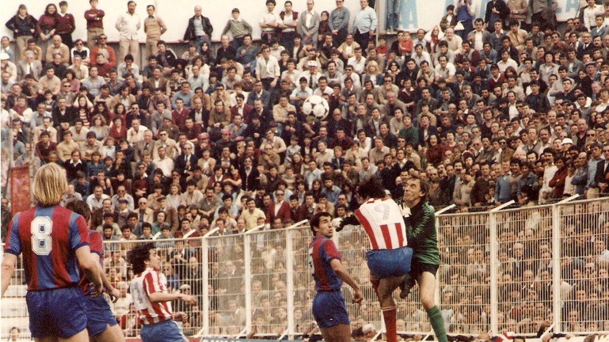 Schuster lucía el 8 con el Barça.