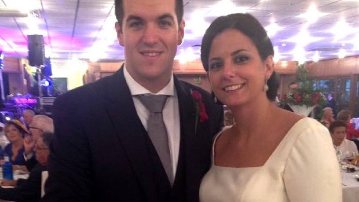 Joan Porres y Pili Castejón, con las Pulseras Candela el día de su boda.