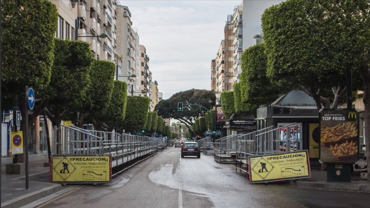 Vista general de las gradas de Semana Santa en el Paseo de Almería.