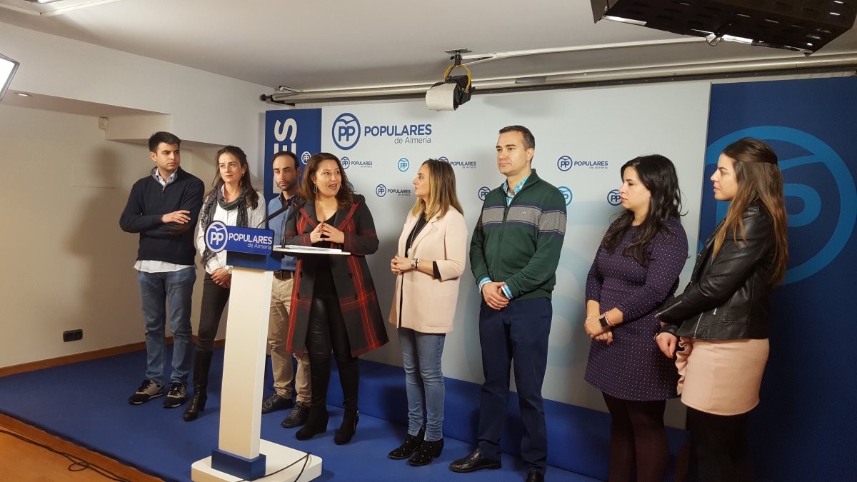 Rueda de prensa en la sede del PP.