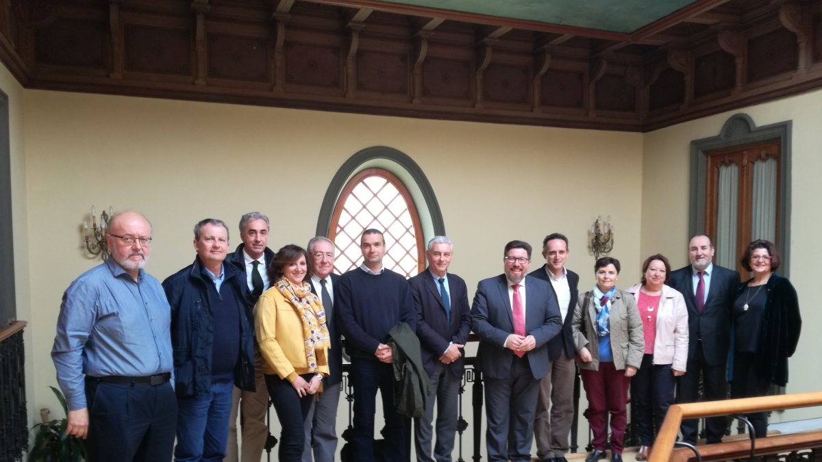 Equipo de investigadores del IFAPA con el consejero