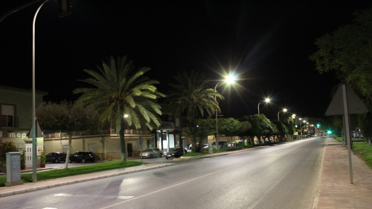 Una de las calles de Pulpí con nueva iluminación.