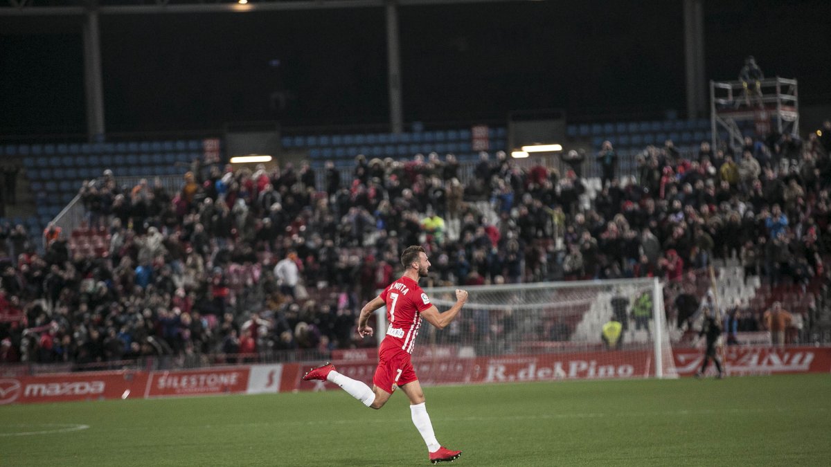 Motta celebrando un gol en el Mediterráneo.