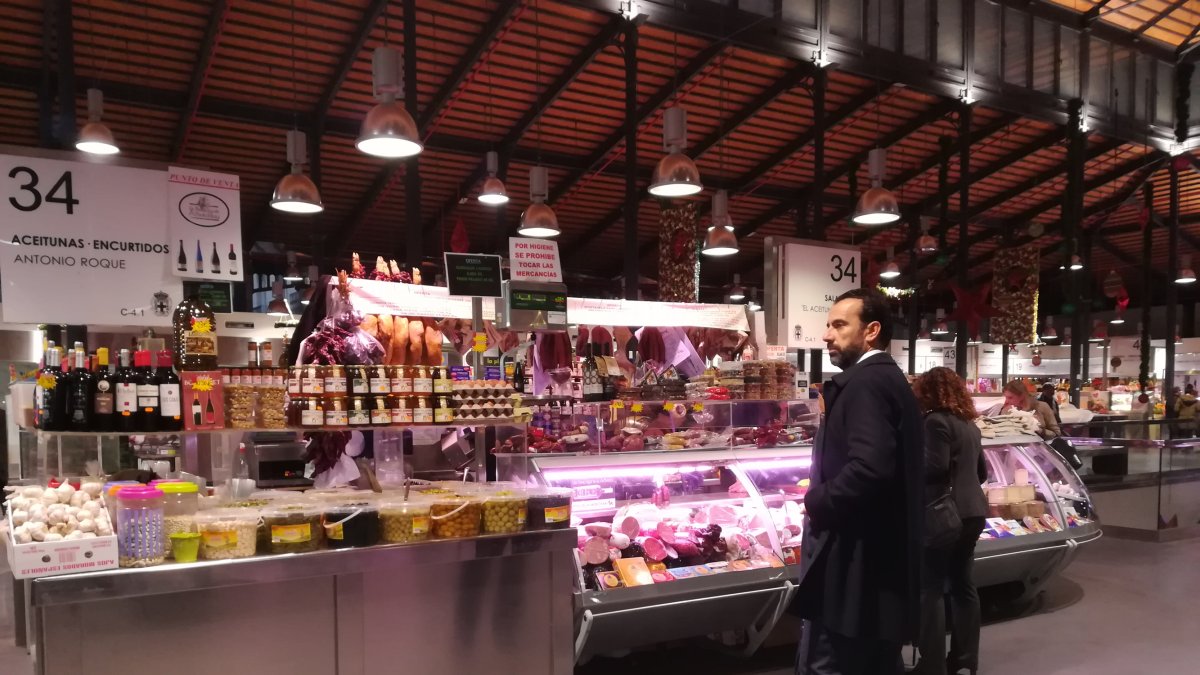 Puestos abiertos en el Mercado Central en las primeras tardes