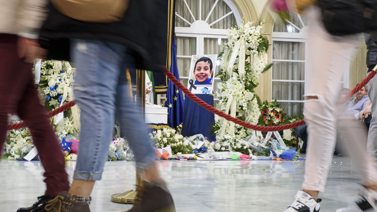Capilla ardiente del niño instalada en la Diputación de Almería.