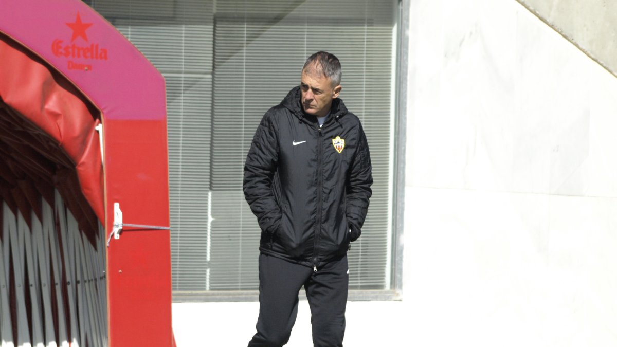 Lucas Alcaraz saliendo al Estadio.