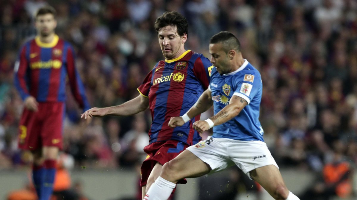 Crusat en el Barça-Almería con Messi.