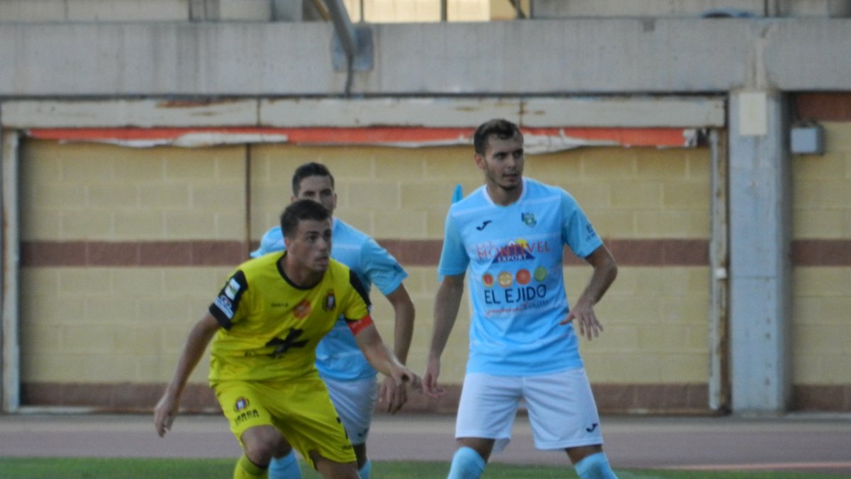 Alfonso en un partido con el CD El Ejido en Santo Domingo.