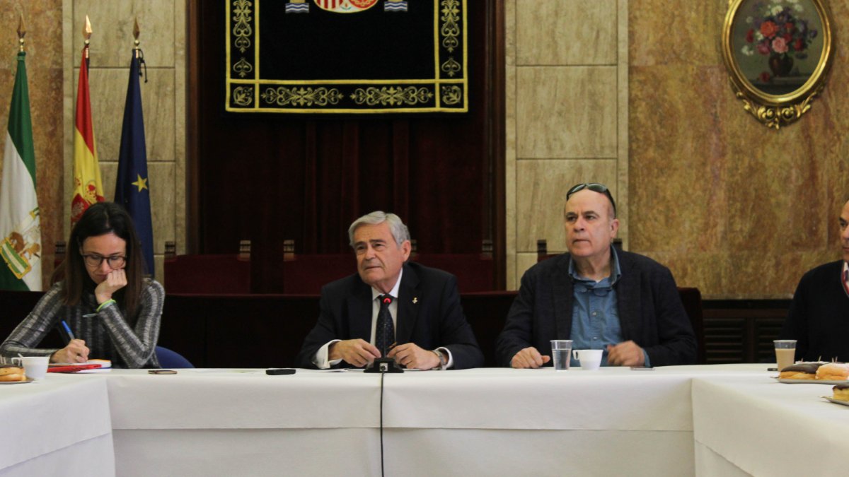 García Lorca, en el centro de la foto.