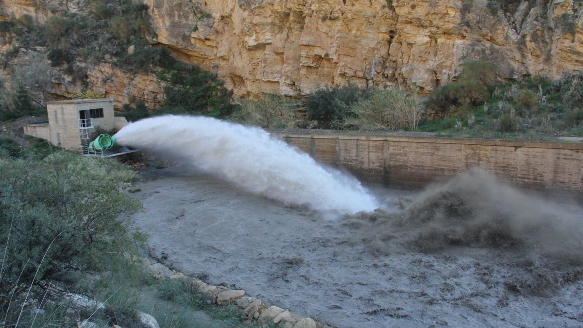 Sistema de desembalse del pantano de Benínar