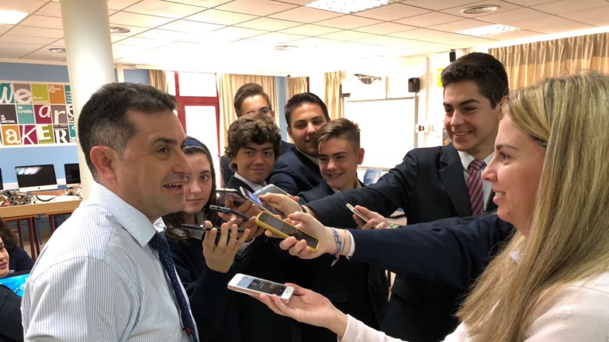 Rueda de prensa en la que los alumnos ejercieron de periodistas por un día.