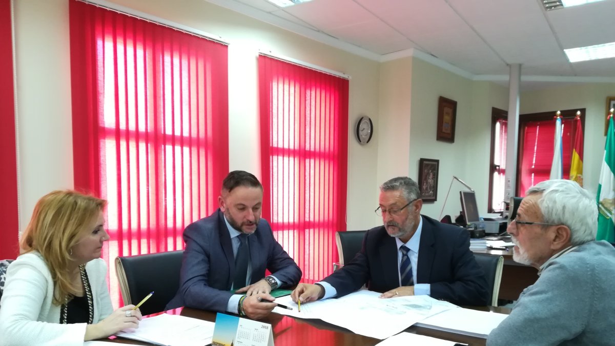 Reunión entre el delegado de Economía de la Junta y el equipo de Gobierno de Albox.