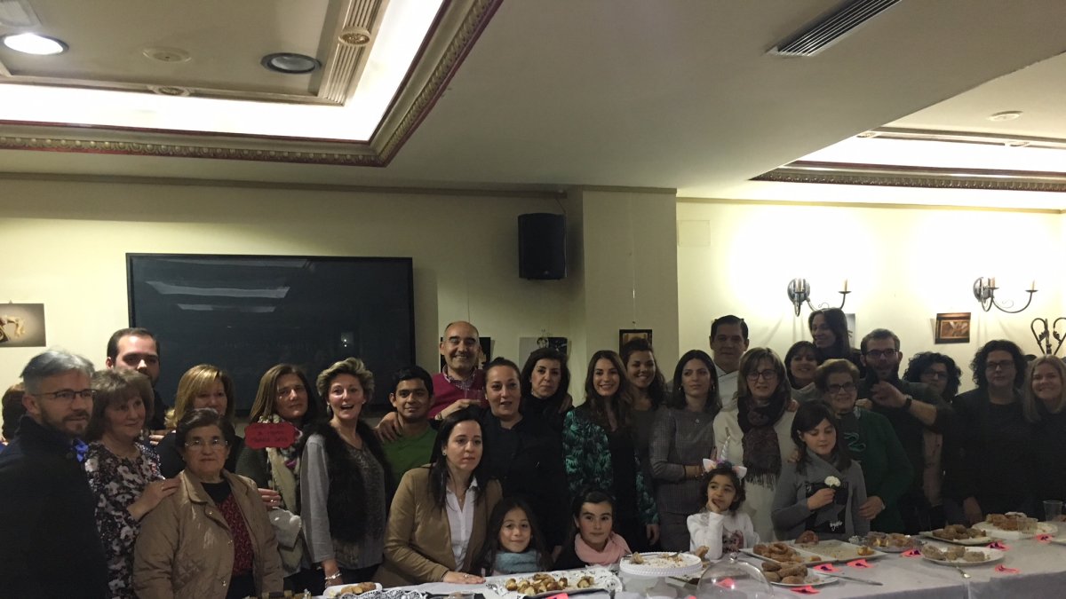 La organización, con concursantes y el jurado una vez terminado el concurso.