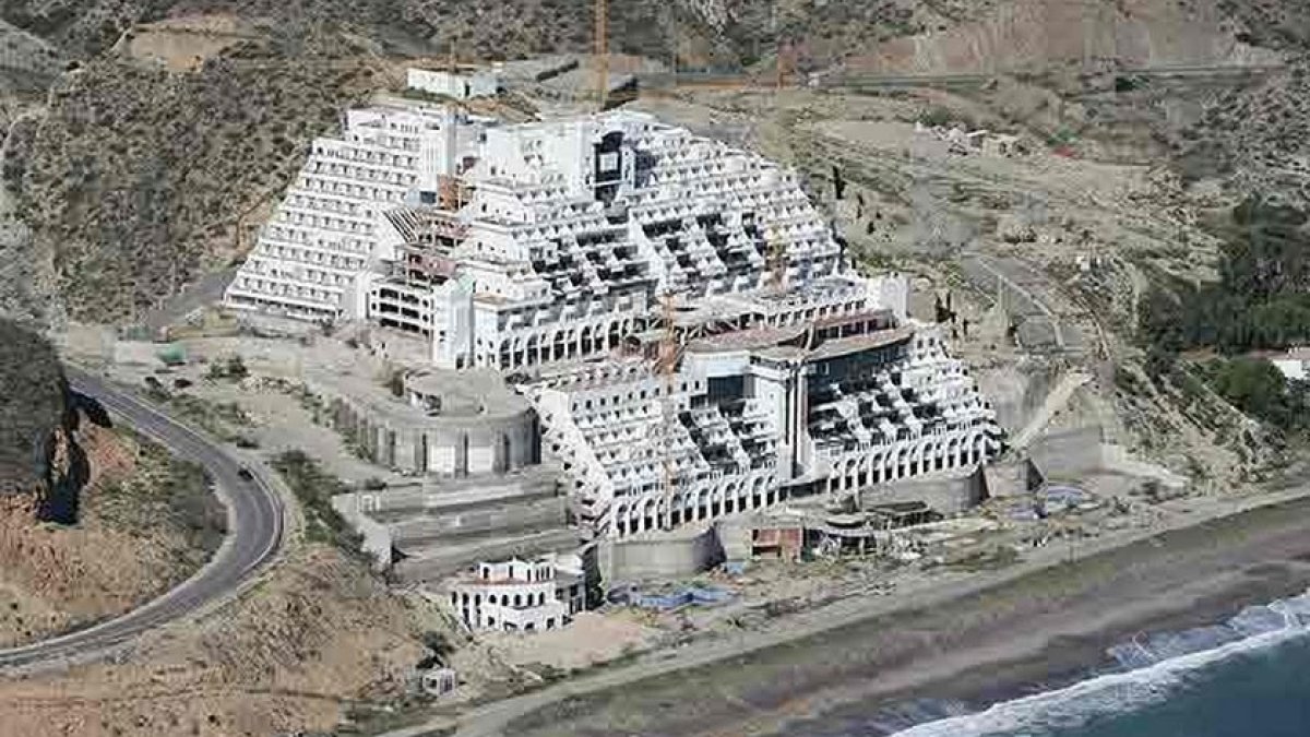 Hotel objeto de la polémica situado en el municipio de Carboneras.