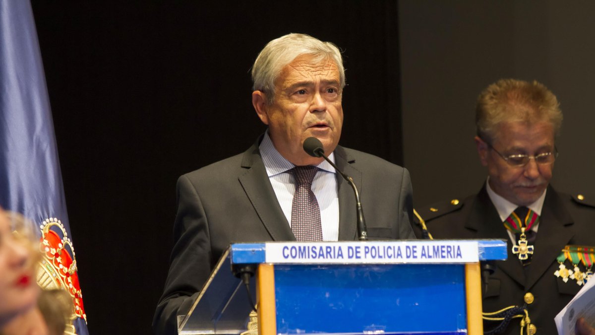 Andrés García Lorca en un acto con la Policía Nacional