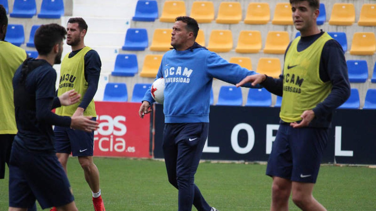 Luis Casas vuelve con Pedro Reverte a la secretaría técnica.