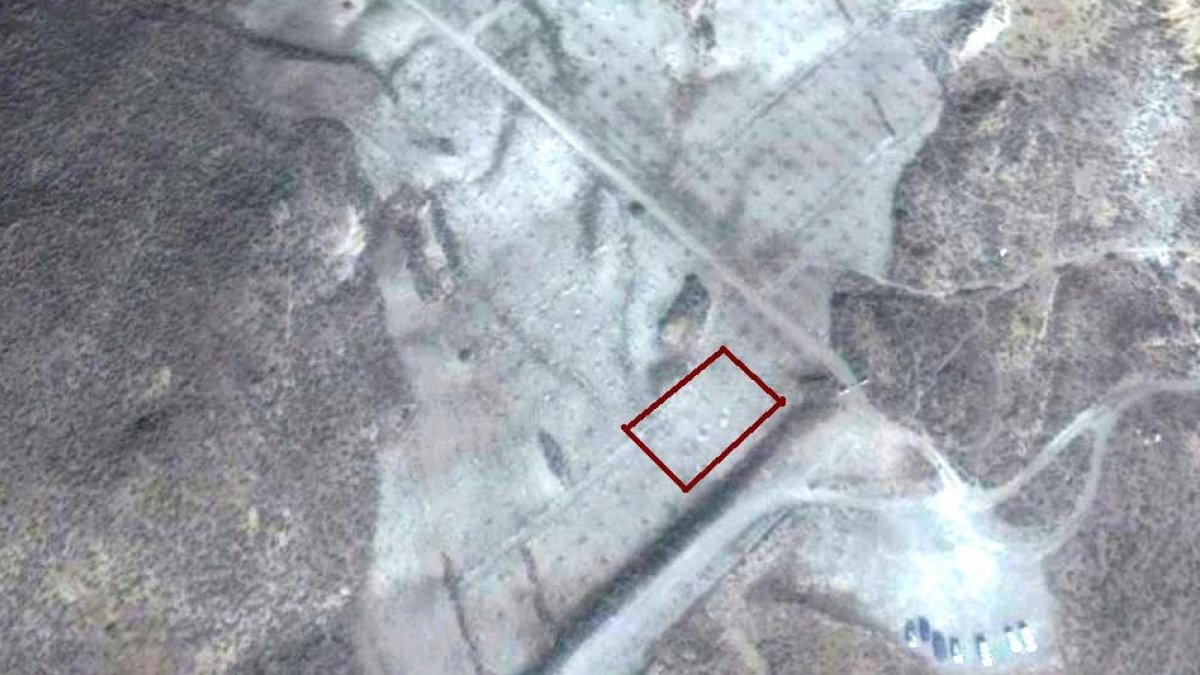 Imagen del satélite de la zona donde irá el hotel, con la parcela marcada en rojo.