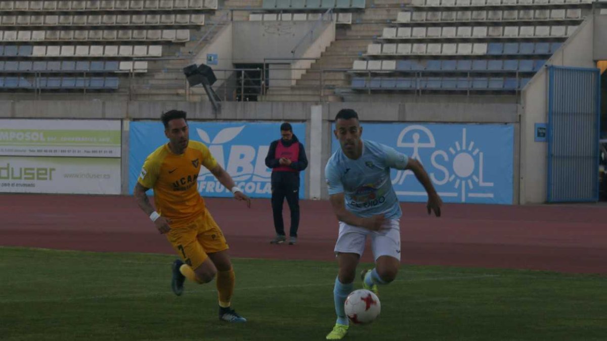 Los celestes respiran tras golear al UCAM.