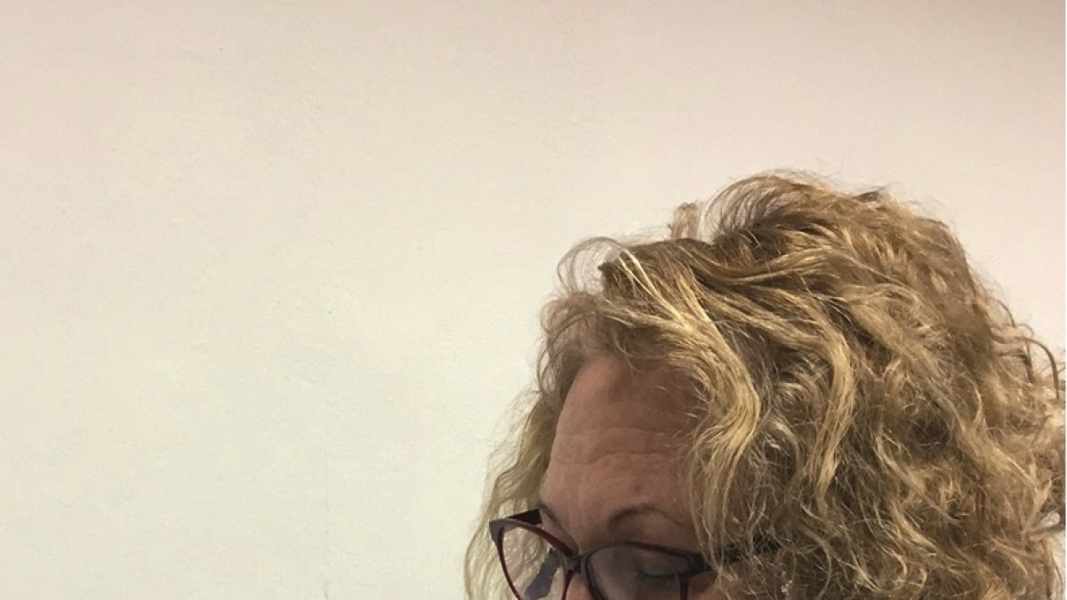 Carmen Muley es bordadora de Prendimiento.