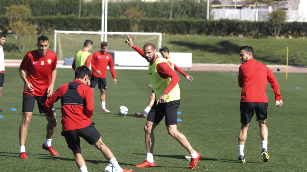 El Almería está obligado a puntuar frente al Sporting.