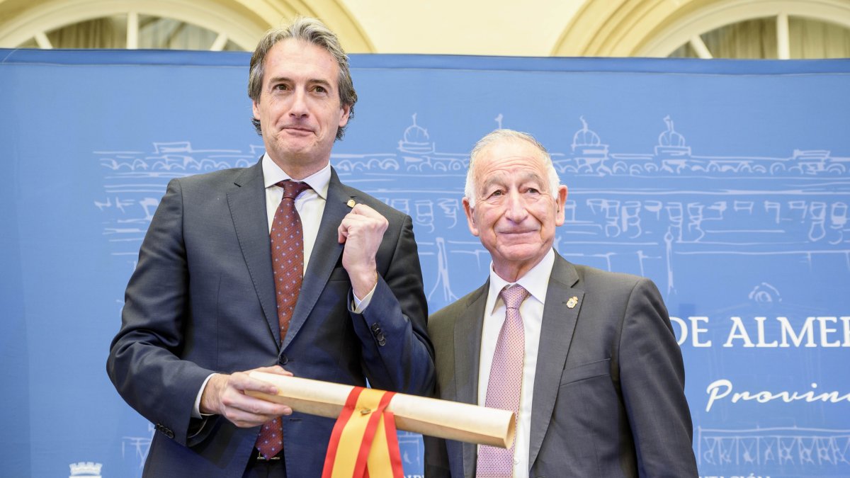 Entrega del Escudo de Oro de la Provincia.