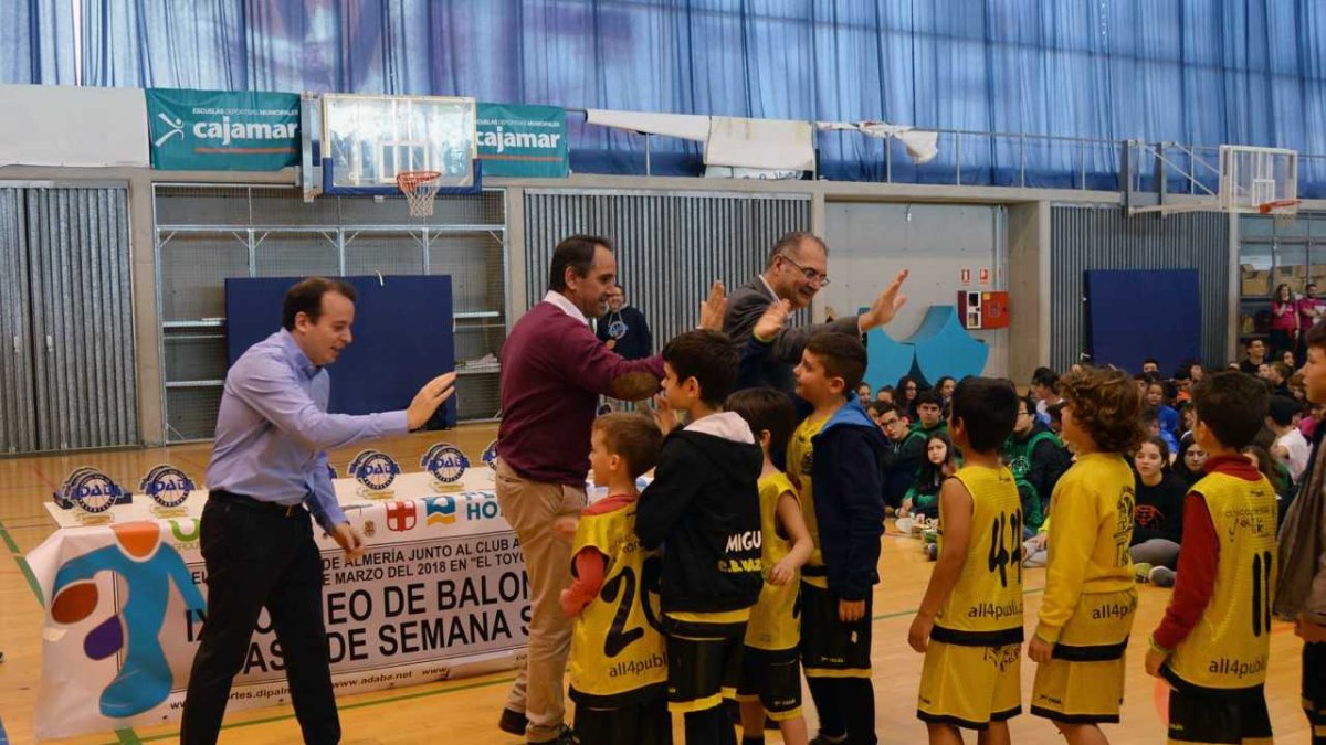 Los pequeños en la entrega de premios.
