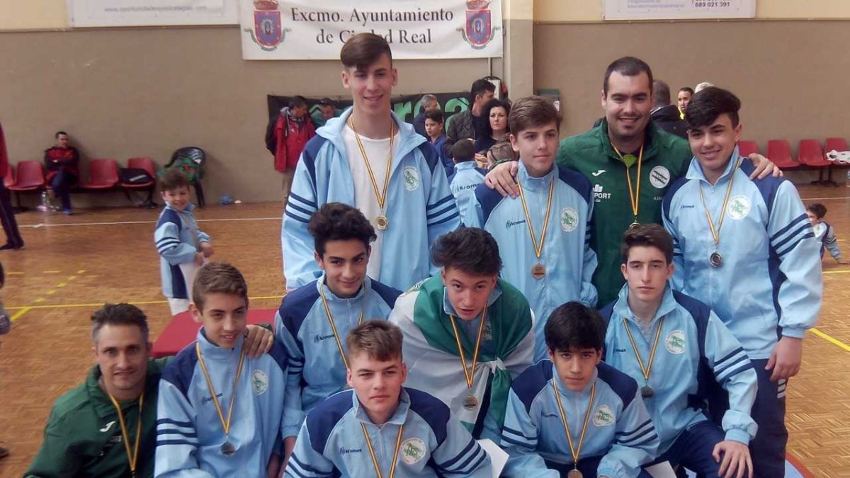 Dani Labella con la Copa y la medalla del Nacional.