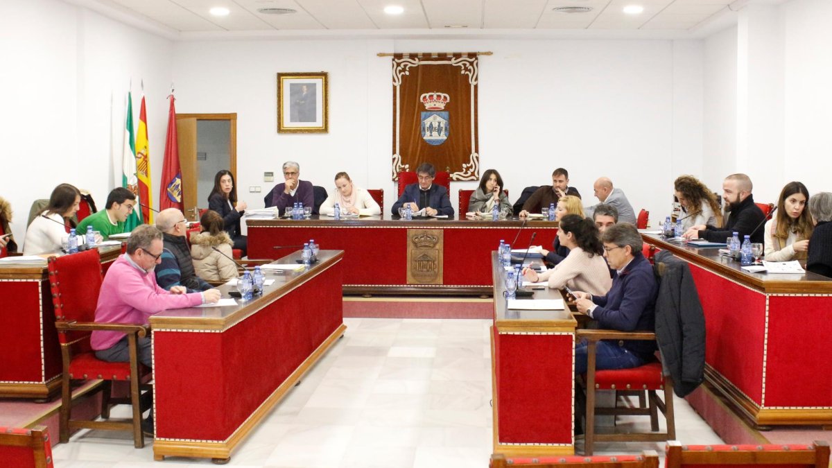 Alcalde de Adra en el último pleno municipal.
