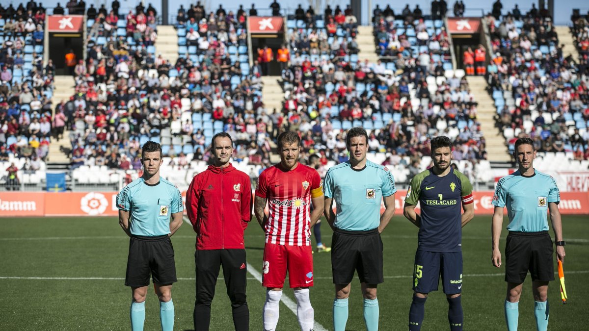 El árbitro falló tanto como el Almería en defensa.