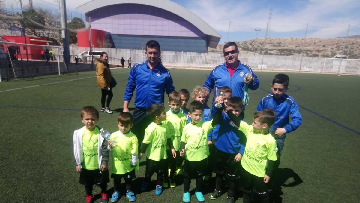 Los equipos disfrutaron sobre el césped.