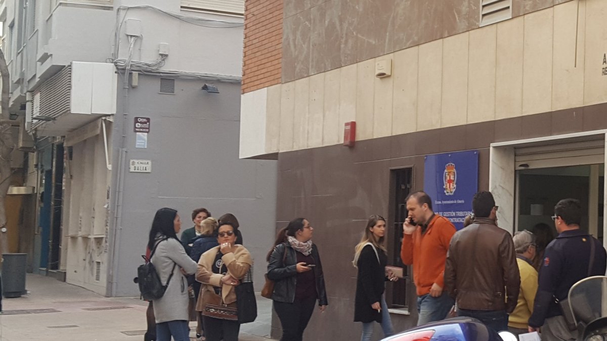 Las largas colas repercuten en la recaudación.