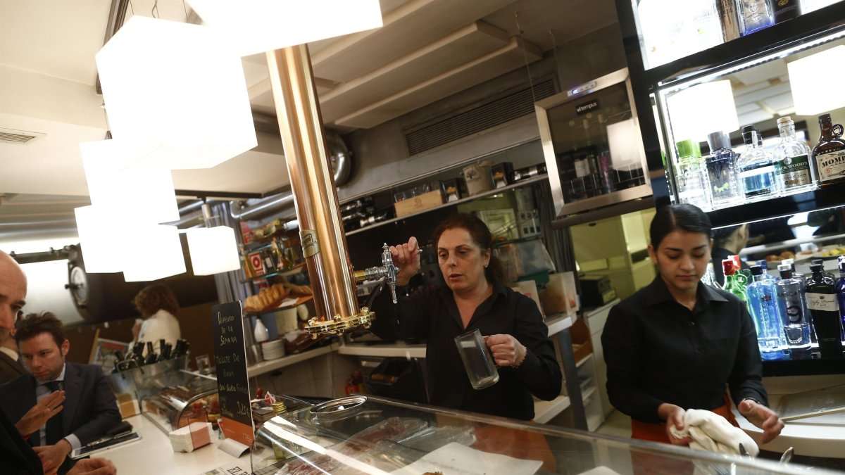 El paro registrado en Andalucía ha bajado especialmente en el sector Servicios.