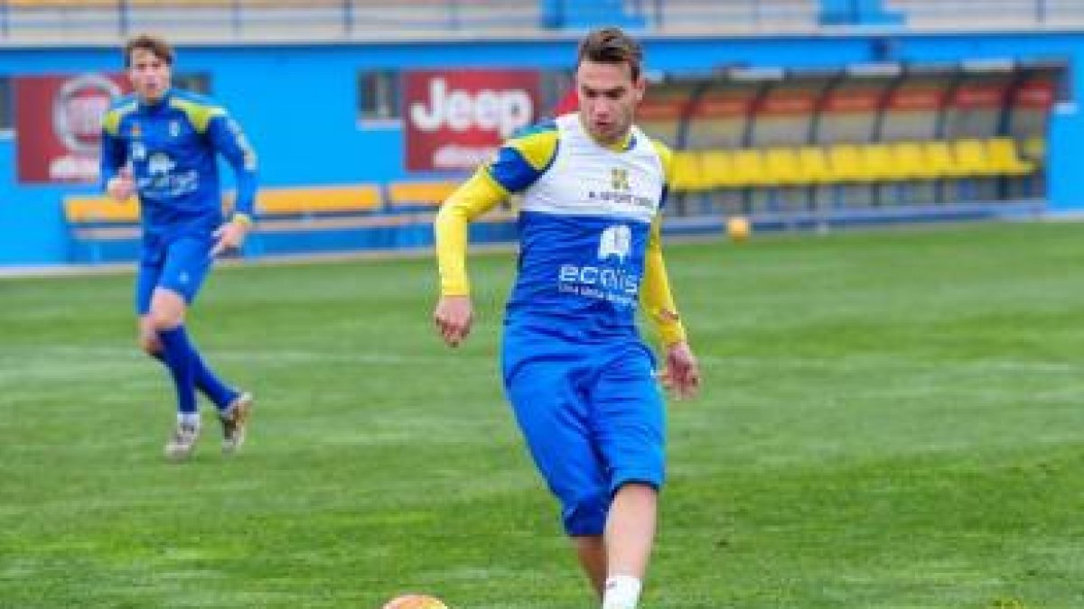 David Rodríguez en el entrenamiento del Alcorcón.
