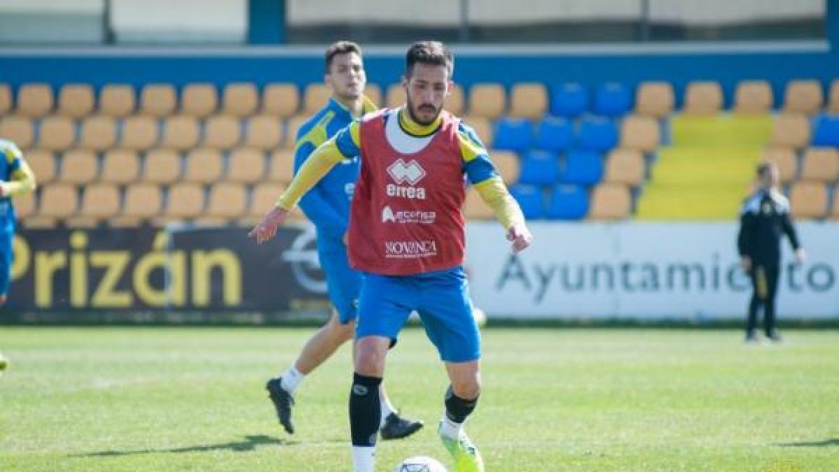 Toribio en el entrenamiento del Alcorcón.