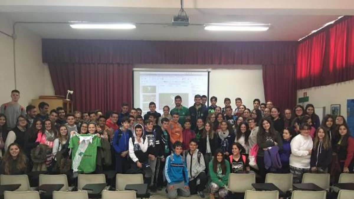 Sobresaliente en voleibol para los alumnos del Alhadra.