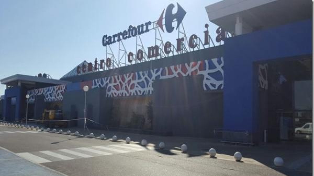 Fachada del Parque Comercial COPO en El Ejido.