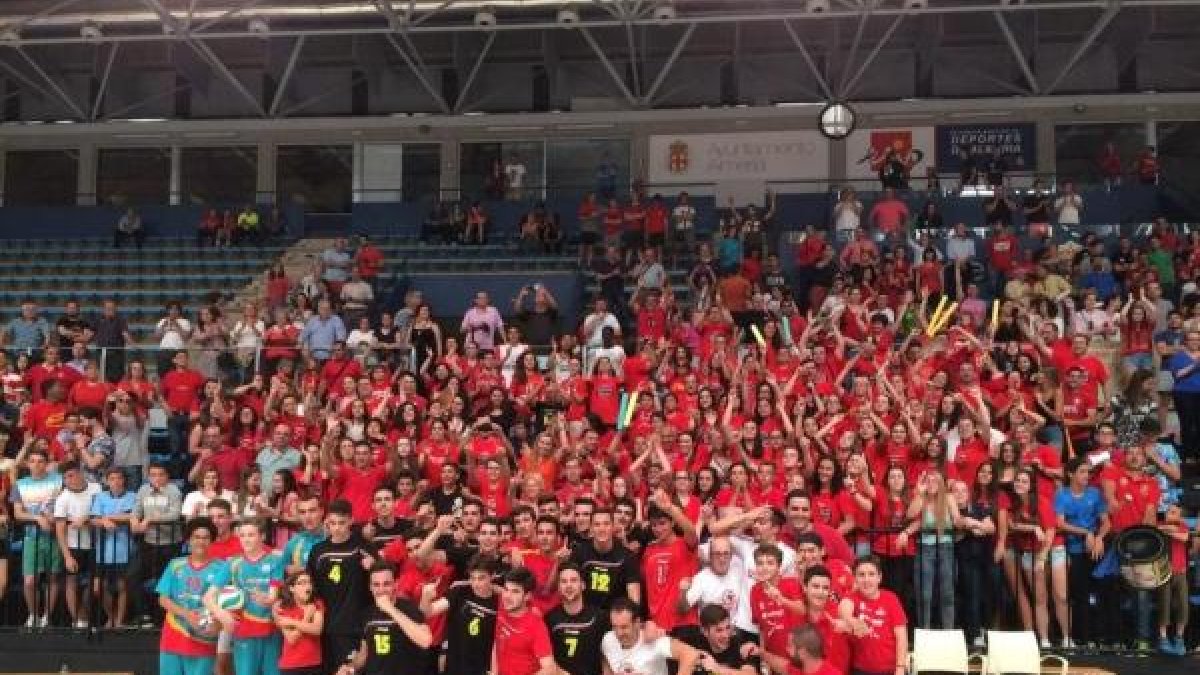 la gran familia del Mintonette celebrando el Campeonato de España 2015.