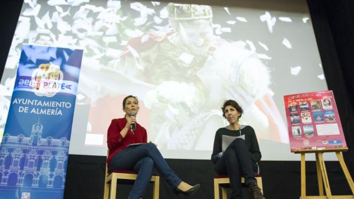 Presentación del ciclo a cargo de Ana Martínez Labella y Belén Soriano.