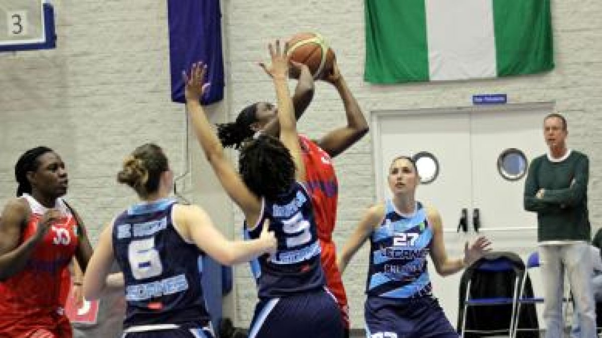 Una jugada del partido.